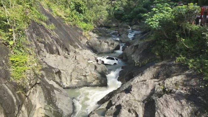mobil terjun jurang di sempor kebumen 1