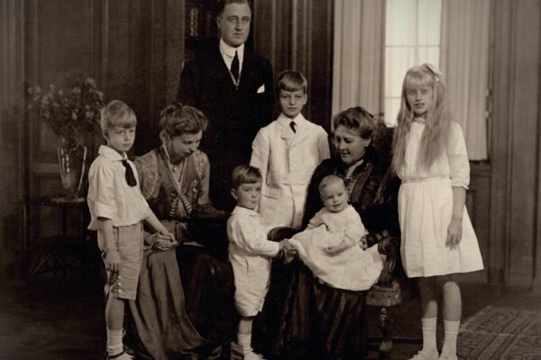Latar Belakang Keluarga Roosevelt: Franklin Delano Roosevelt (FDR), Presiden Ke-32 Amerika Serikat