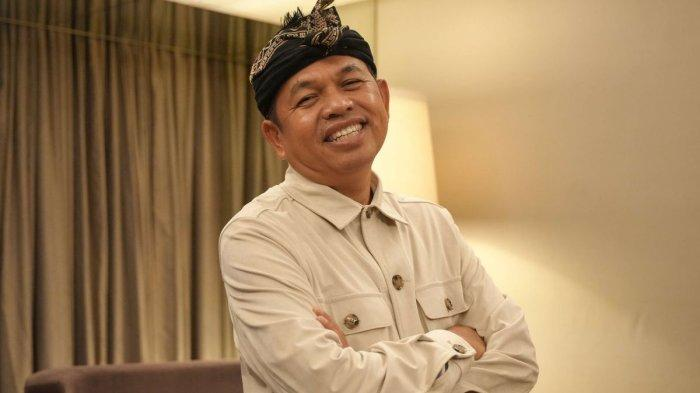 Loyalitas Tanpa Batas Untuk Rakyat: Detik-Detik Dedi Mulyadi Nyebur ke Sungai Penuh Sampah, Ajak Pejabat Lain Nyemplung!! 6 image 51