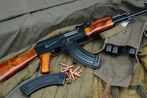 Beda Nasib Pencipta AK-47 dan M16: Sebuah Analisis Mendalam