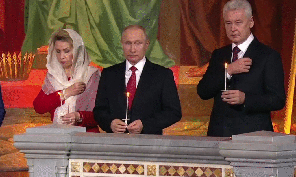Presiden Vladimir Putin Hadiri Misa Paskah Ortodoks di Katedral Kristus Sang Juru Selamat, Moskow 3 image 159