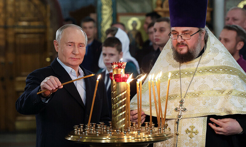 Presiden Vladimir Putin Hadiri Misa Paskah Ortodoks di Katedral Kristus Sang Juru Selamat, Moskow 5 image 160