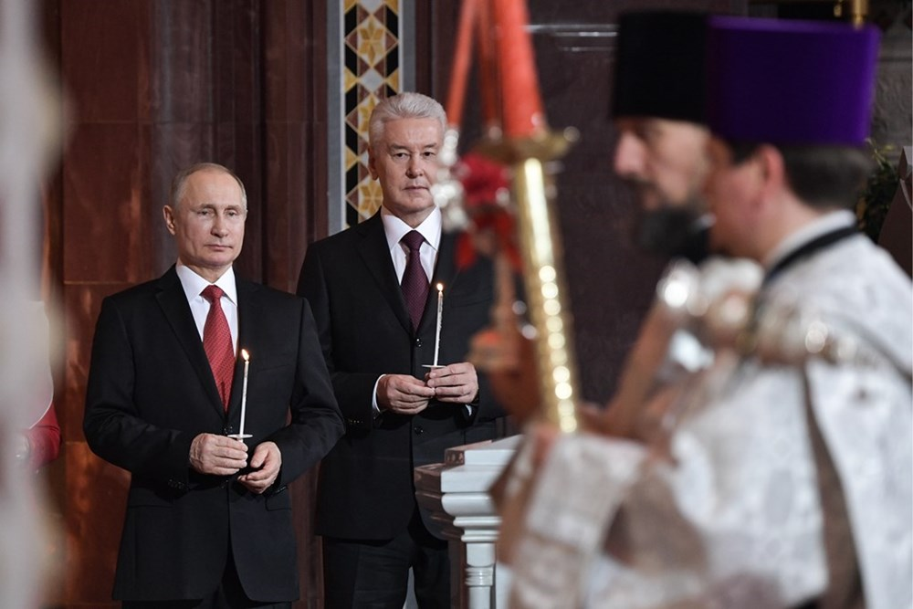 Presiden Vladimir Putin Hadiri Misa Paskah Ortodoks di Katedral Kristus Sang Juru Selamat, Moskow 6 image 161