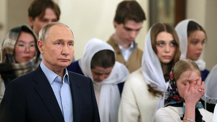 Presiden Vladimir Putin Hadiri Misa Paskah Ortodoks di Katedral Kristus Sang Juru Selamat, Moskow 8 image 164