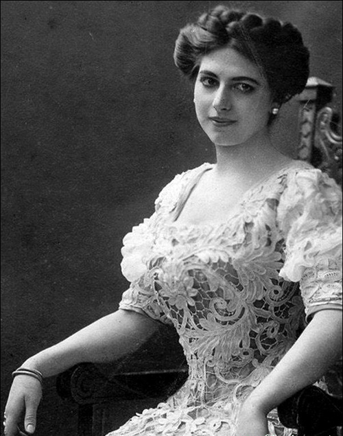 Terlalu Cantik…!! Inilah Kumpulan Penjahat Paling Menawan yang Pernah Berujung Masuk Penjara 2 image 51