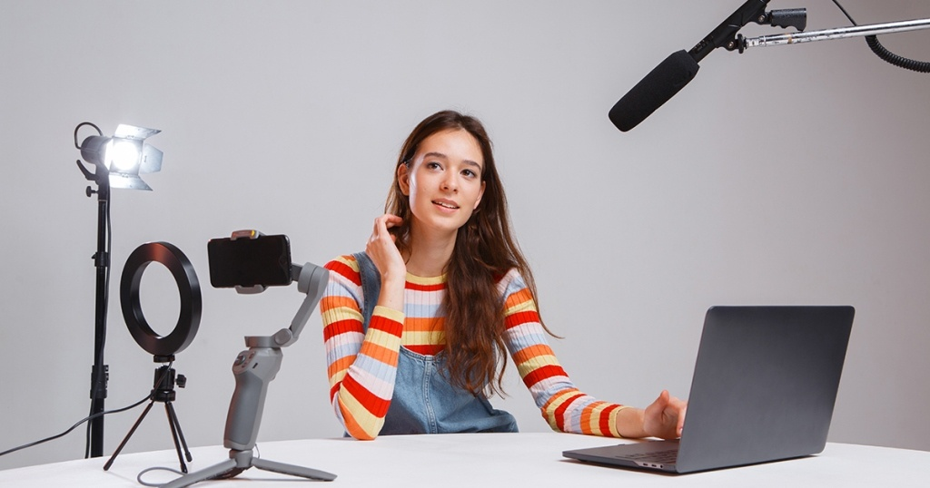 Dampak Media Sosial 2025: 7 Fakta Mengejutkan untuk Gen Z Indonesia