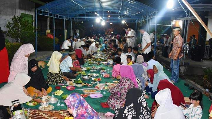 Tradisi Lokal Indonesia Perkuat Semangat Kemerdekaan 2025: 7 Ritual Warisan yang Masih Hidup 3 Tradisi Lokal Indonesia Perkuat Semangat Kemerdekaan 2025: 7 Ritual Warisan yang Masih Hidup