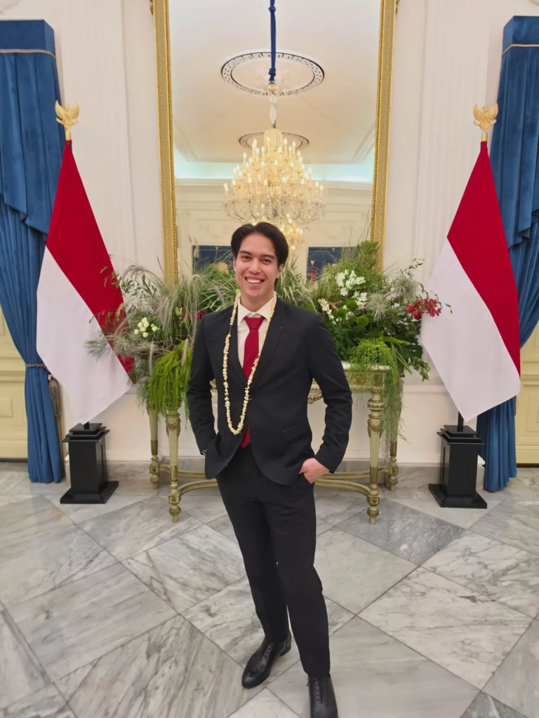 El Rumi Bikin Gemas Usai Foto Bareng Bobby Kertanegara di HUT Ke-81 RI